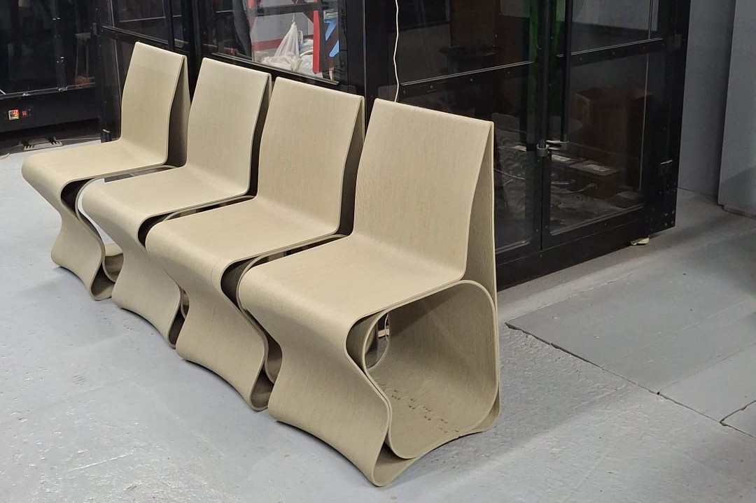 Modix MAMA-1000 printed chairs